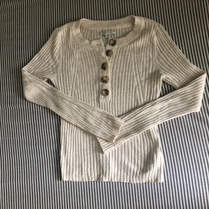 Rubbed Pullover Sweater with Buttons